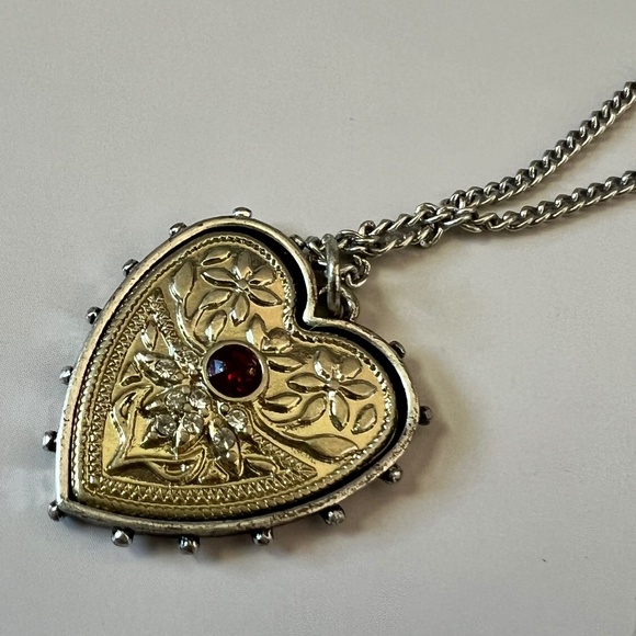 Topshop Jewelry - TOPSHOP Silver Tone Heart Pendant Necklace